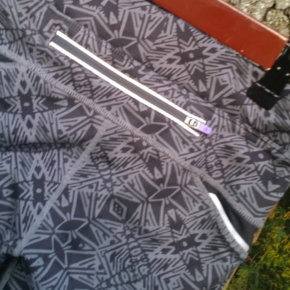 ATHLETA Cropped Short Active Pants XS - Picture 5 of 5